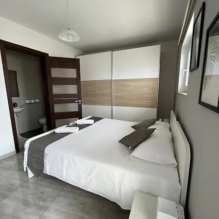 F3 Modern And Bright In Malta Apartment *