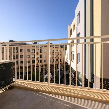 F3 Modern And Bright In Malta Msida
